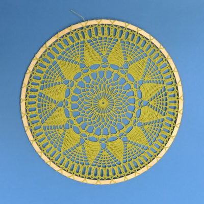 oliwkowa w drewnianej obręczy 40 cm